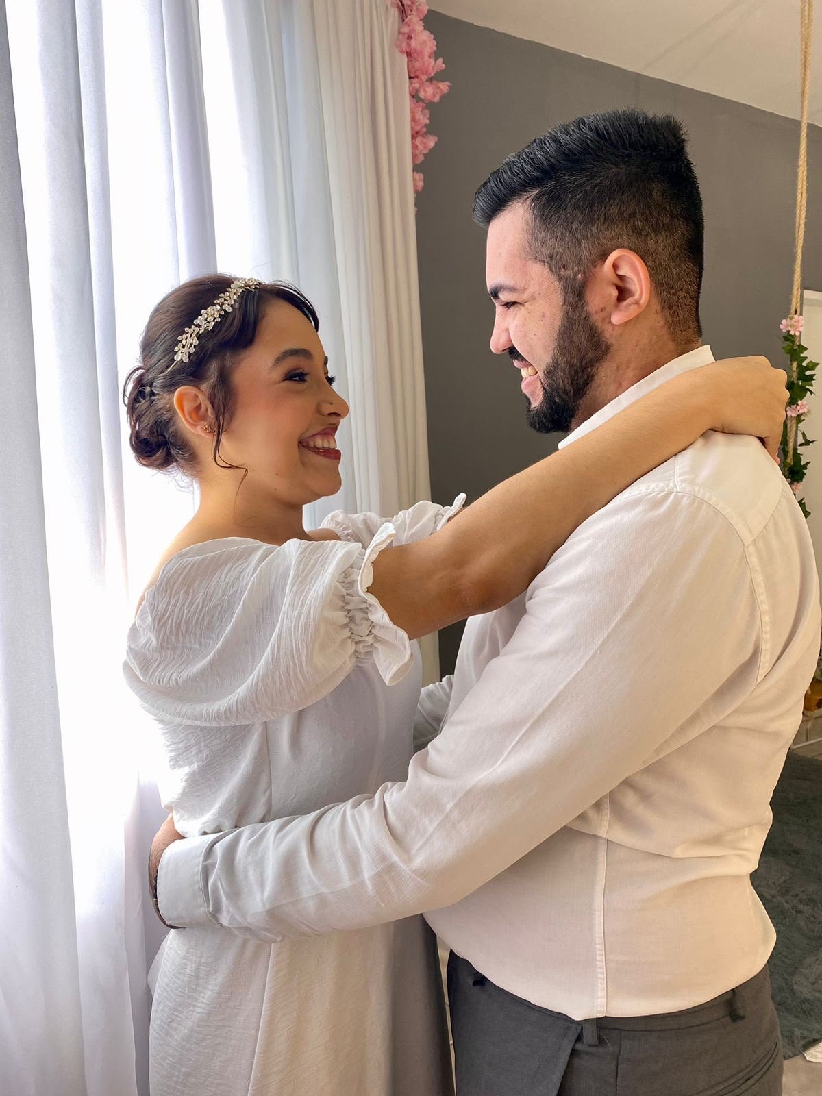 John e sua esposa Thaís Batista